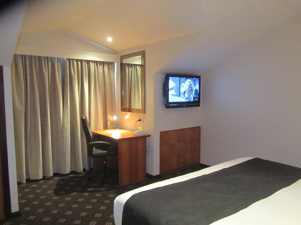 Aparthotel Western 4*